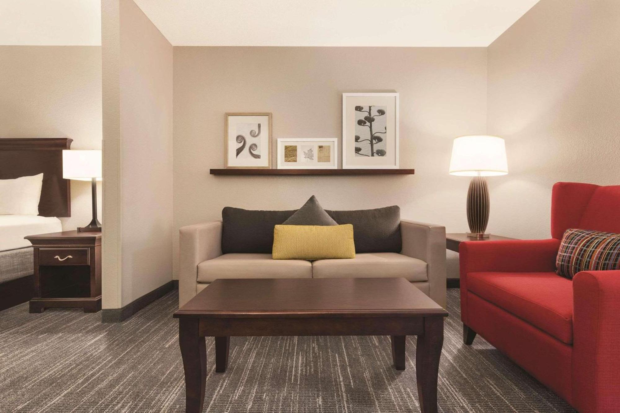 Spark By Hilton Homewood Hotel 3*